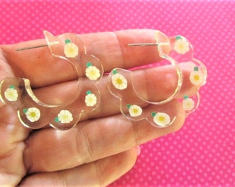 Daisy flower transparent hoop earrings