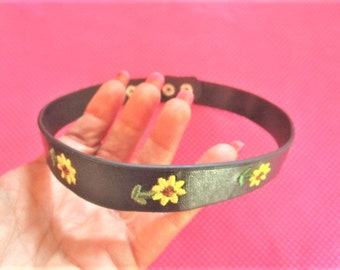 Sunflower black leather choker