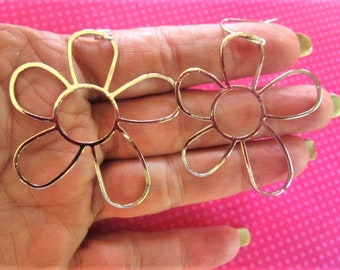 Silver daisy wire hoop earrings
