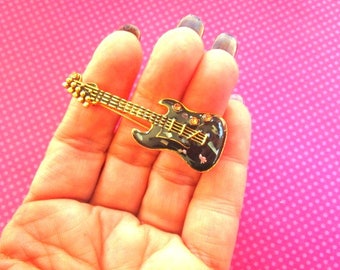 Vintage guitar pin brooch