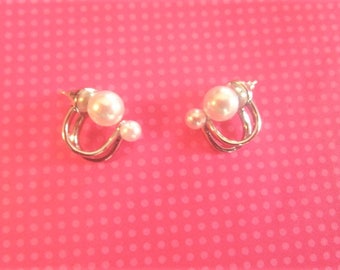 Pearl silver bar ear jackets