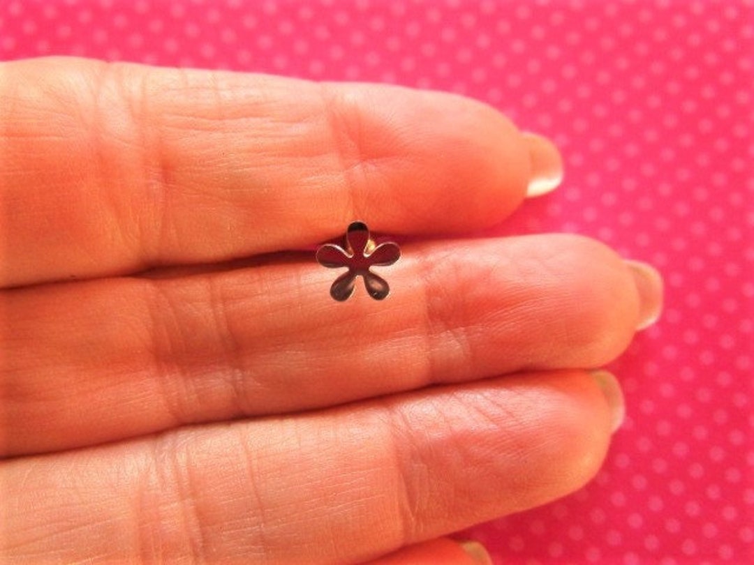 Silver Daisy Cartilage Earring Etsy