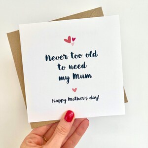 Muttertagskarte, niemals zu alt, um meine Mutter zu brauchen, personalisierte Karten, Karte für Mama, süße Muttertagskarte, Geschenk zum Muttertag, Herzen, Liebe