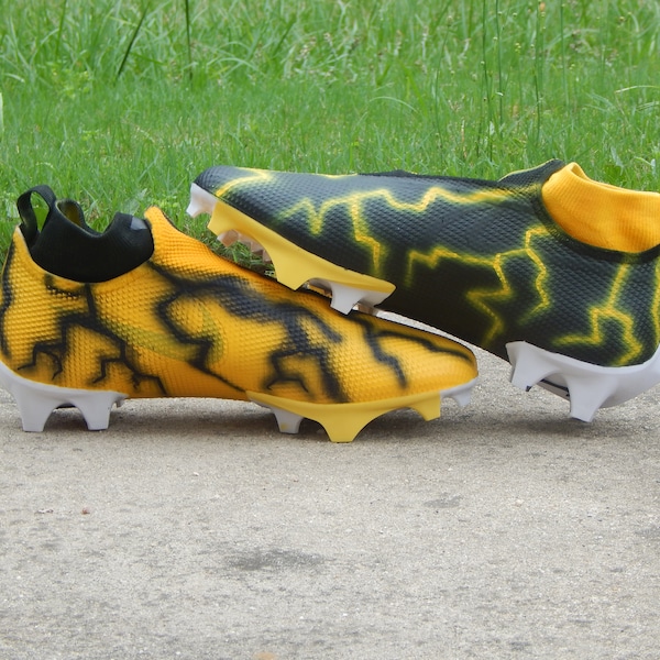 custom color football cleats