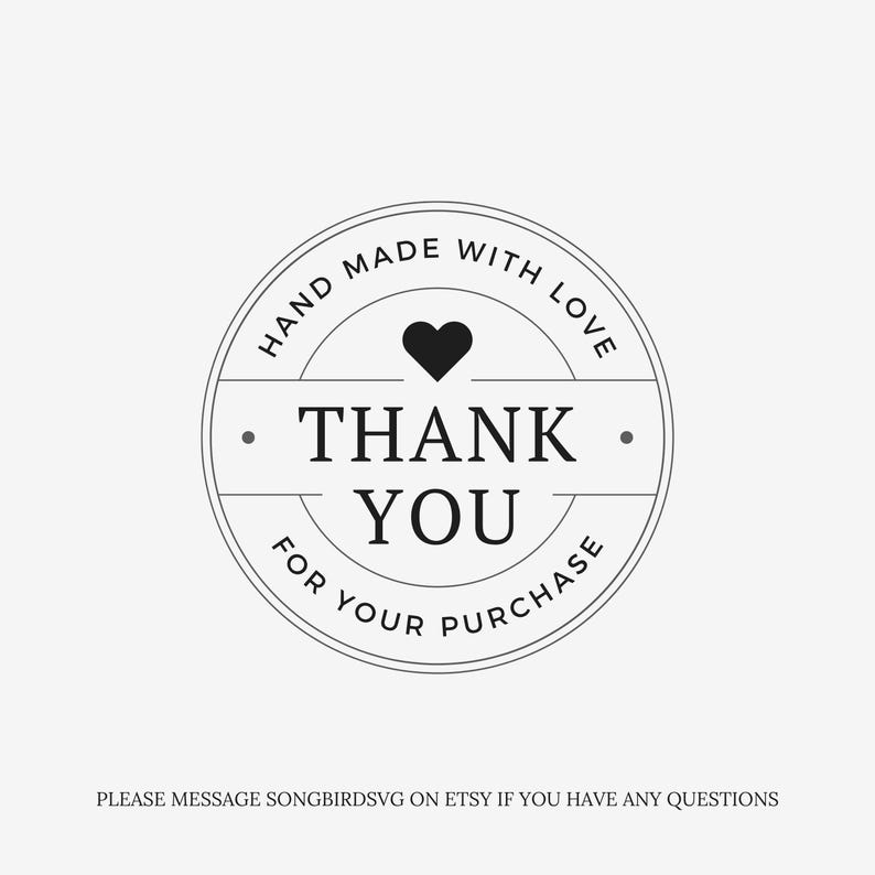 Puede incluir: Un gr&aacute;fico circular en blanco y negro con las palabras "HAND MADE WITH LOVE" y "THANK YOU FOR YOUR PURCHASE" que rodean un coraz&oacute;n negro. El texto "PLEASE MESSAGE SONGBIRDSVG ON ETSY IF YOU HAVE ANY QUESTIONS" est&aacute; en la parte inferior.