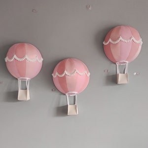 Rosa Heißluftballon Wanddeko fürs Kinderzimmer mit Filzwolken