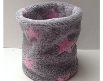 warmer Loop aus Kuschel-Fleece grau Sterne rosa