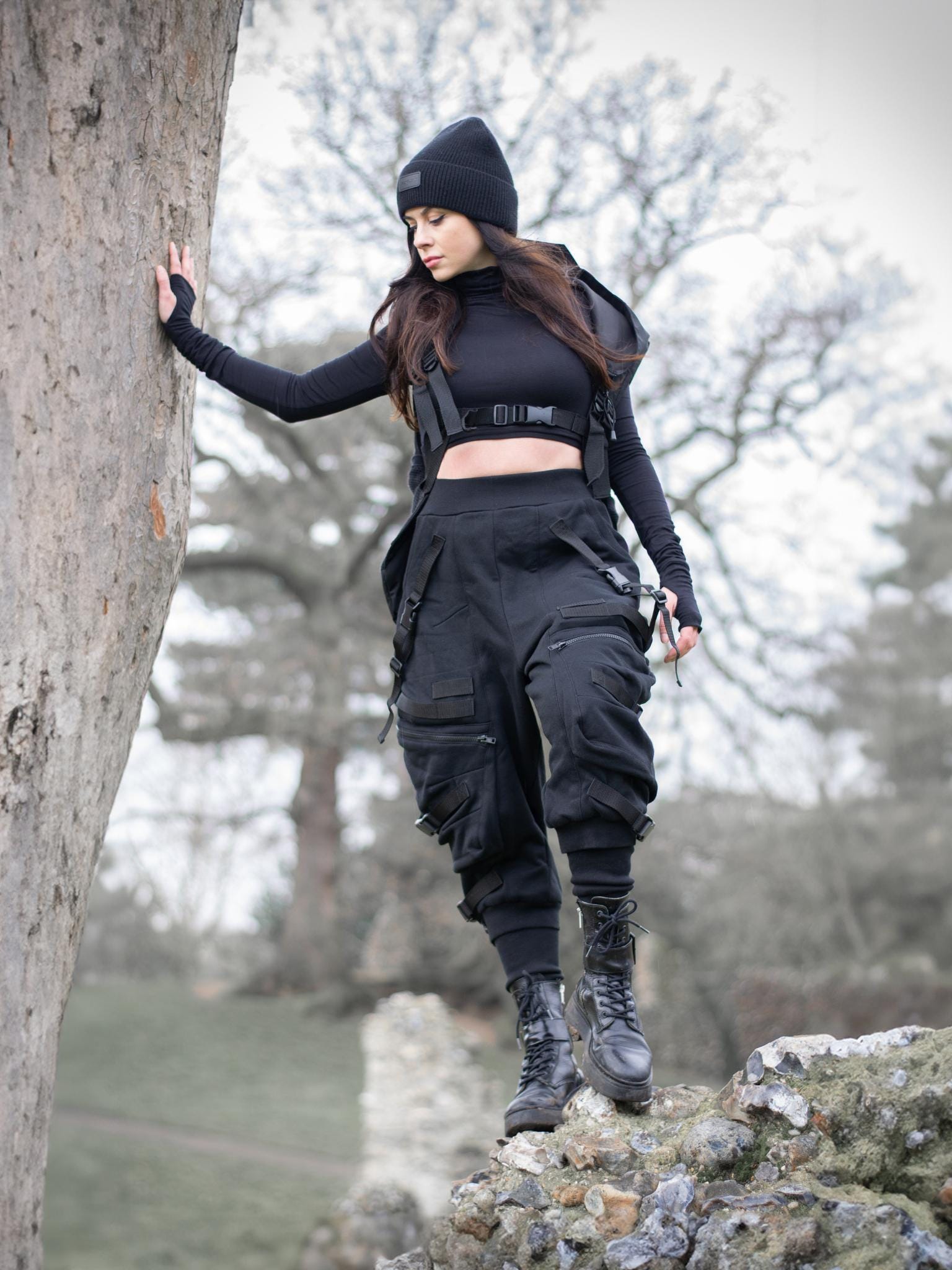 Luxury Womens Long Sleeve Black Cropped Top W/ Thumbholes Luxury Womens Long Sleeve Black Cropped Top W/ Thumbholes