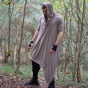 Capa asimétrica de bambú con capucha para hombre Shadow, cárdigan drapeado Vanguardista - Gris topo