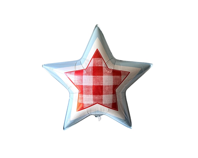 K&ouml;nnte beinhalten: Ein sternf&ouml;rmiger Ballon mit einem rot-wei&szlig; karierten Muster in der Mitte. Der Ballon hat einen hellblauen Rand und wei&szlig;e Akzente. Der Ballon ist als Stern gestaltet.