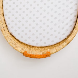 Funda de cambiador ajustable de algodón OEKO-TEX con lunares grises, sábana cambiadora de pañales con contorno, estampado de lunares para niño o niña, género neutro