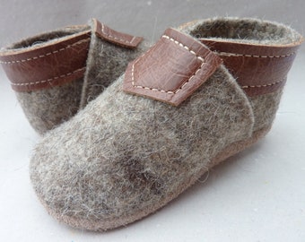 Krabbelschuhe, Cognac,Antikleder, Filzschuhe, Hausschuhe aus Filz, Lederpuschen,Krabbelpuschen, Leather Baby Shoes, Pumi-Puschen, Handmade