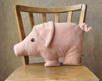 Cuddly pillow Lilli the piglet