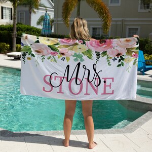 Personalized Mrs Beach Towel, Bride Beach Towel, Customized Mrs Towel, Teacher Gift, Friend Thank You Gift, Realtor Thank You Gift, Nurse