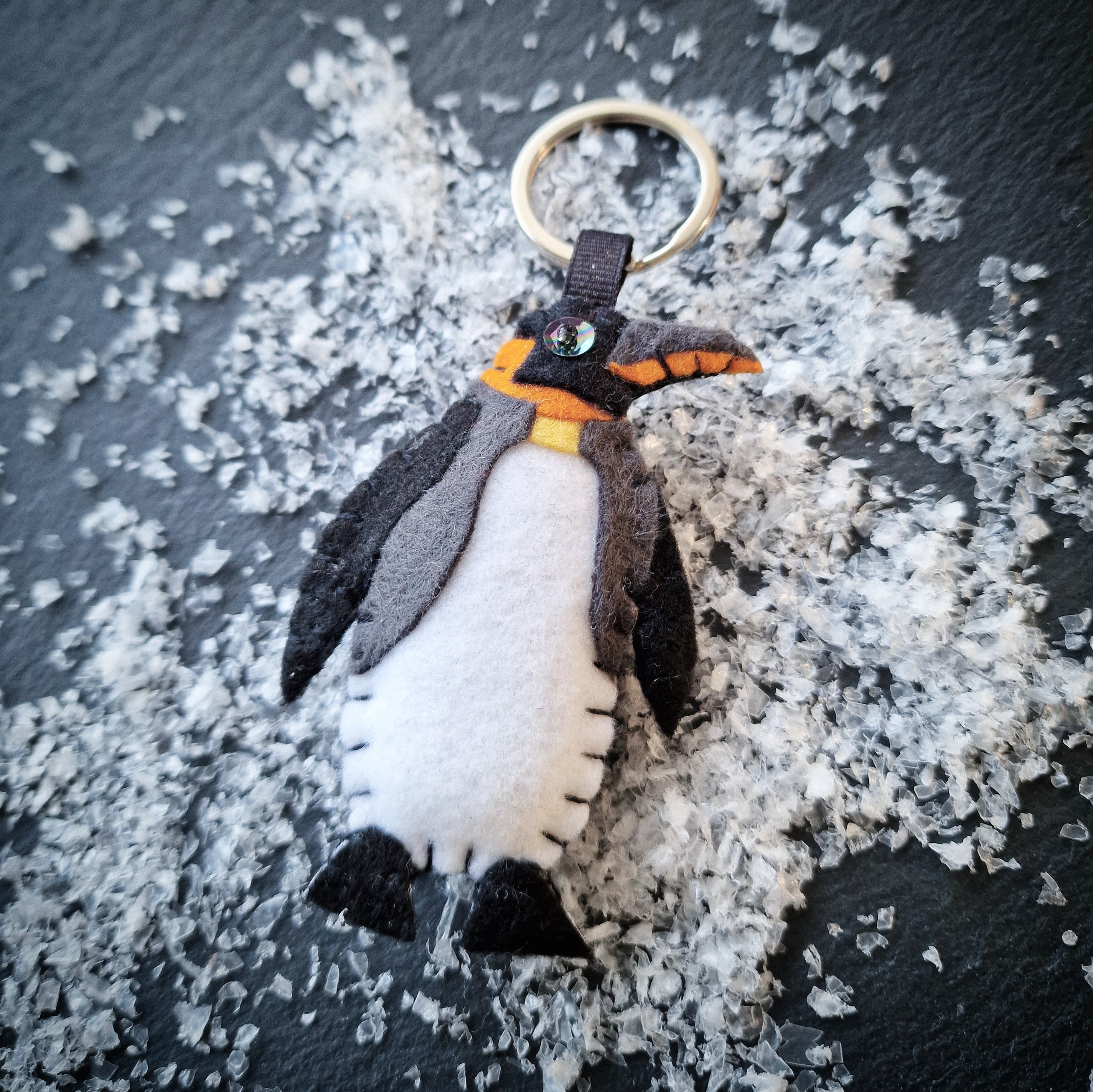 Schlüsselanhänger aus Glasperlen, Motiv Pinguin im AlaSiesta Fair
