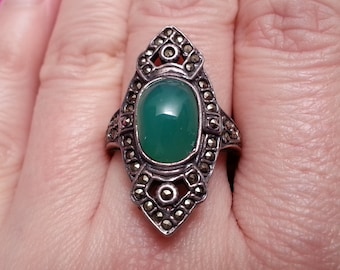 Impressive sterling silver marcasite antique ring, chalcedony-like green crystal, Art Deco style elegance, 7.75 US size,