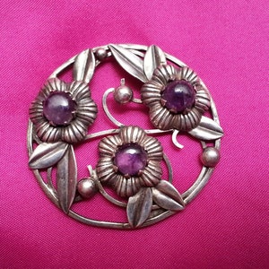 Seltene Taxco Vintage 980 Silber Brosche, Amethyst Blumen und Blätter Design, signiert JMDguez Juana Dominquez, kann als Anhänger getragen werden, Boho Beauty