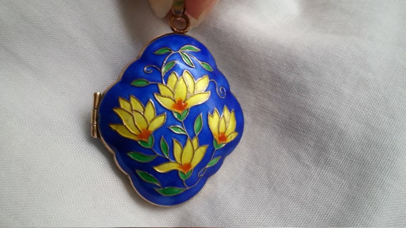 Beautiful* Chinese enamel puffy pillbox locket pe… - image 5