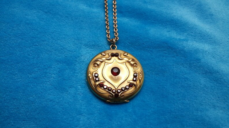 lovely scroll design Beautiful EdwardianArt Nouveau gold-filed locket original chain genuine garnets few scratches good condition