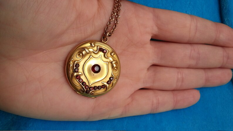 lovely scroll design Beautiful EdwardianArt Nouveau gold-filed locket original chain genuine garnets few scratches good condition