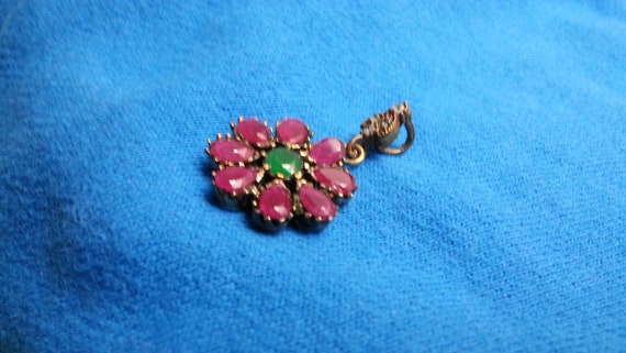 Beautiful sterling ruby flower pendant, emerald-l… - image 4