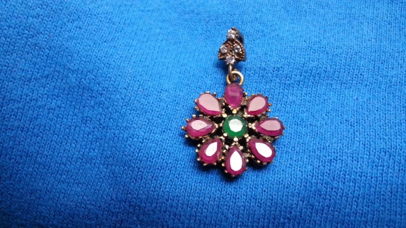Beautiful sterling ruby flower pendant, emerald-l… - image 3