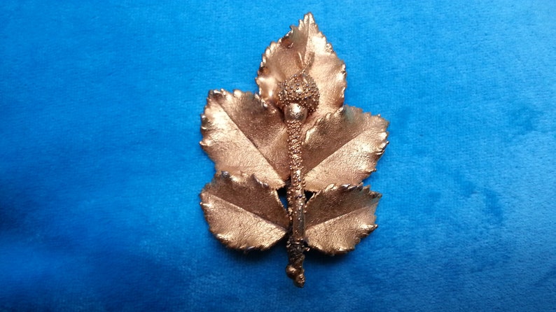 Striking gold-plated rose bud brooch with five leaves Flora Danica? real gold-plated rose branch bold stunning piece amazing detail