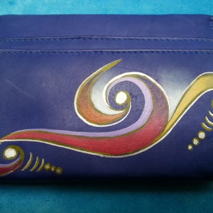 Nueva cartera de piel auténtica con forma de muñeca, color naranja, pintada a mano, con flor de loto rosa en relieve, martín pescador azul, hoja verde, muchos compartimentos, cierre de cremallera