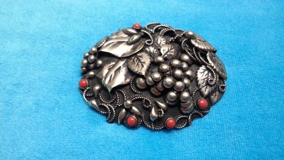 Gorgeous grapes berries leaves alpaca brooch with… - image 1