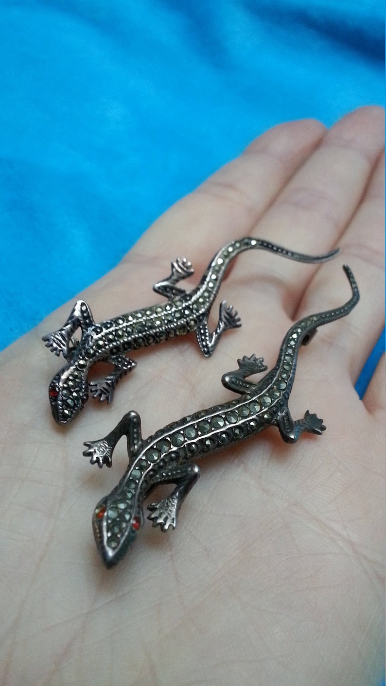 Sterling silver marcasite brooch set geckos vintage red garnet or ruby eyes lizards lots of sparkle and detail beautiful movement
