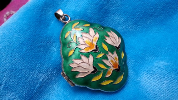 Beautiful* Chinese enamel puffy pillbox locket pe… - image 4