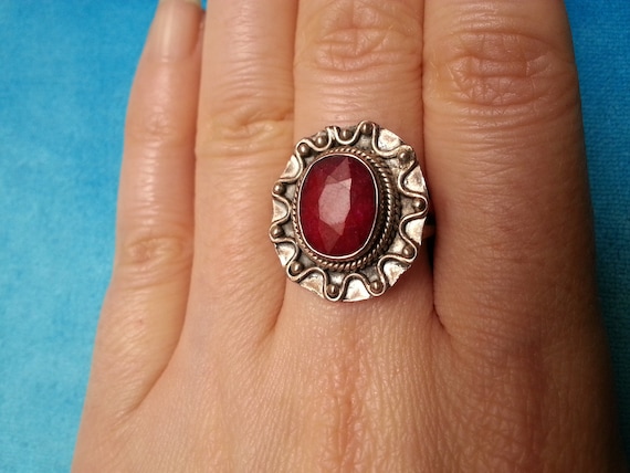 Striking large ruby sterling silver ring, vintage… - image 1