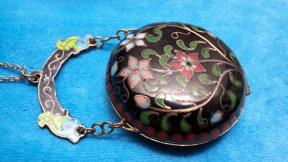 Beautiful Chinese enamel pillbox or locket neckla… - image 3