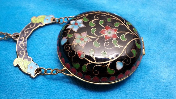 Beautiful Chinese enamel pillbox or locket neckla… - image 2