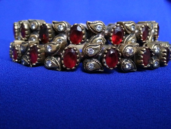 Beautiful vintage pair of brass bangle bracelets,… - image 8