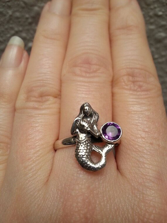 Charming sterling silver mermaid amethyst ring, b… - image 9
