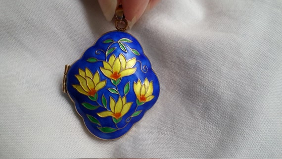 Beautiful* Chinese enamel puffy pillbox locket pe… - image 6