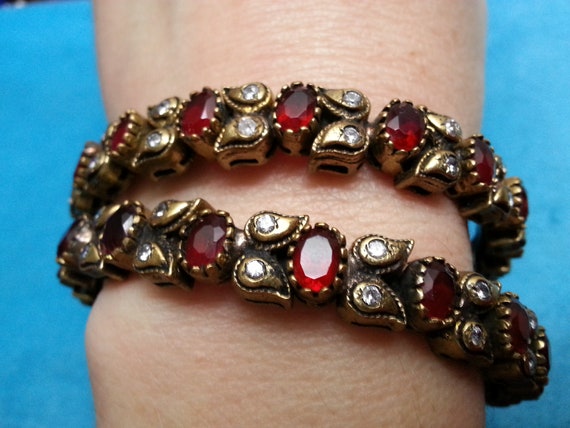 Beautiful vintage pair of brass bangle bracelets,… - image 1
