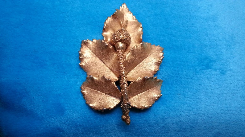 Striking gold-plated rose bud brooch with five leaves Flora Danica? real gold-plated rose branch bold stunning piece amazing detail