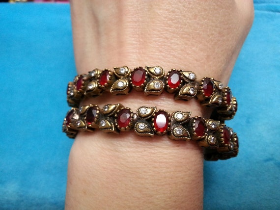 Beautiful vintage pair of brass bangle bracelets,… - image 3
