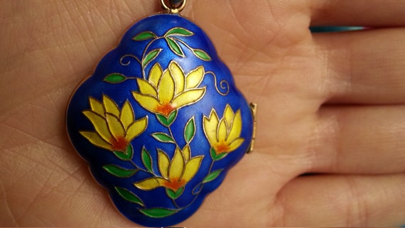 Beautiful* Chinese enamel puffy pillbox locket pe… - image 4