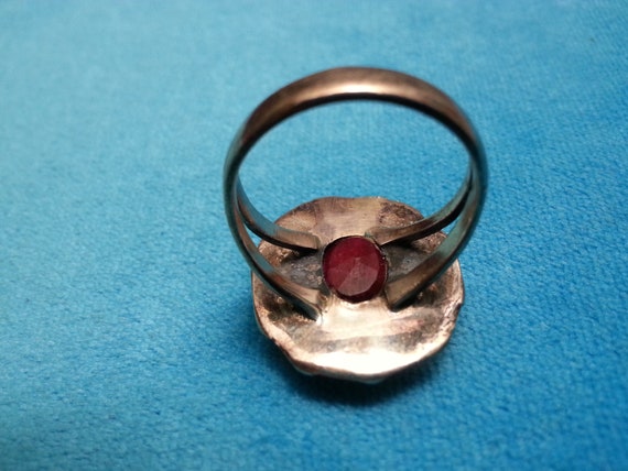 Striking large ruby sterling silver ring, vintage… - image 9