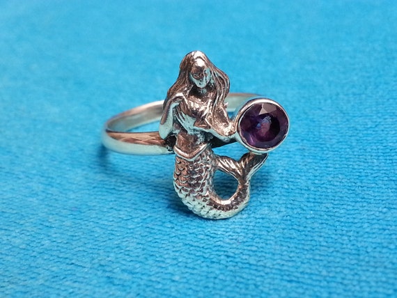 Charming sterling silver mermaid amethyst ring, b… - image 2