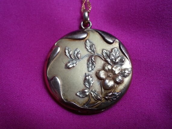 Lovely large antique Edwardian/Art Nouveau locket… - image 1