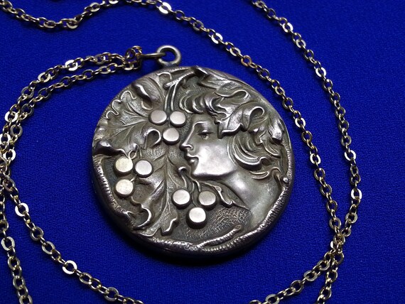 Rare antique Edwardian/Art Nouveau locket, beauti… - image 4