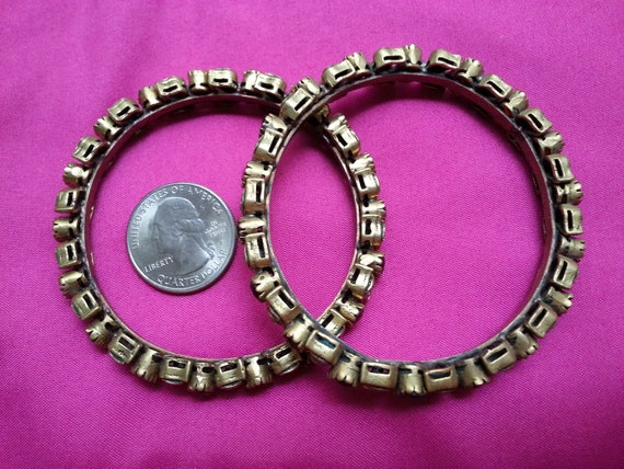 Beautiful vintage pair of brass bangle bracelets,… - image 6