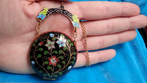 Beautiful Chinese enamel pillbox or locket neckla… - image 5