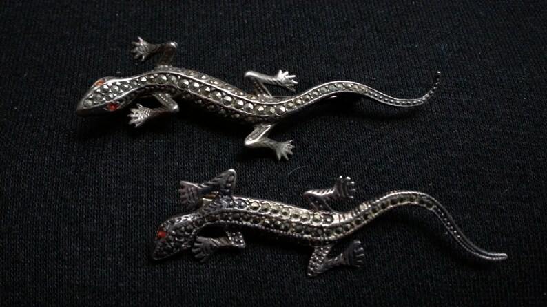 Sterling silver marcasite brooch set geckos vintage red garnet or ruby eyes lizards lots of sparkle and detail beautiful movement