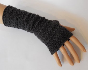 P2 Cashmere/Merino wrist warmers in anthracite and black