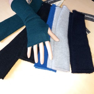 100% cashmere cuffs now also in dark green and navy blue image 3